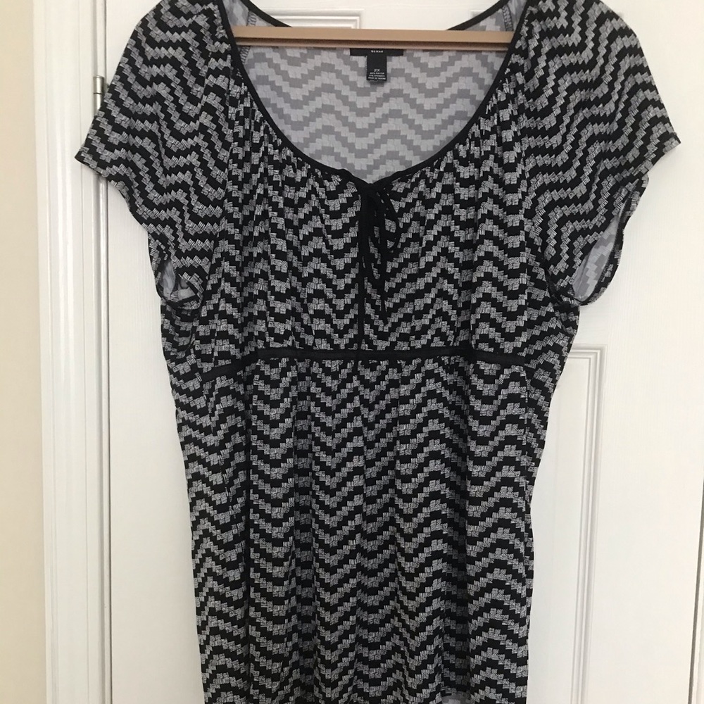 Alfani Woman black and white blouse